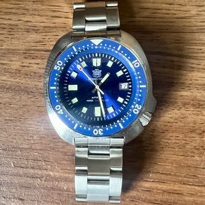 Steeldive 1970 automatic dive watch 200 meters sapphire glass screw down crown